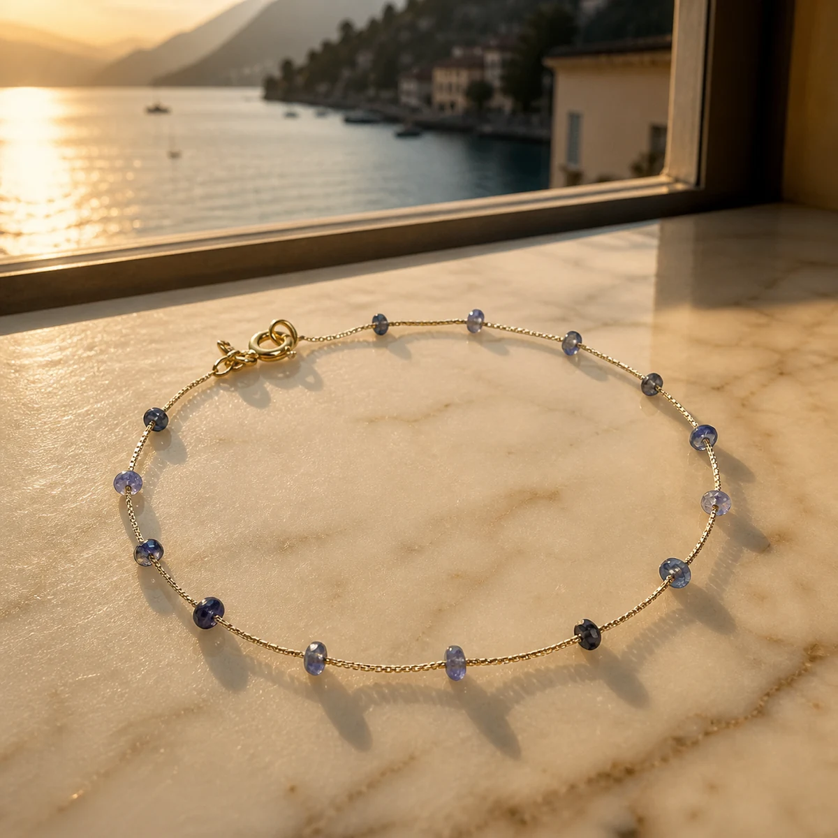 Pulseira Lago di Como sobre mármore ao pôr do sol